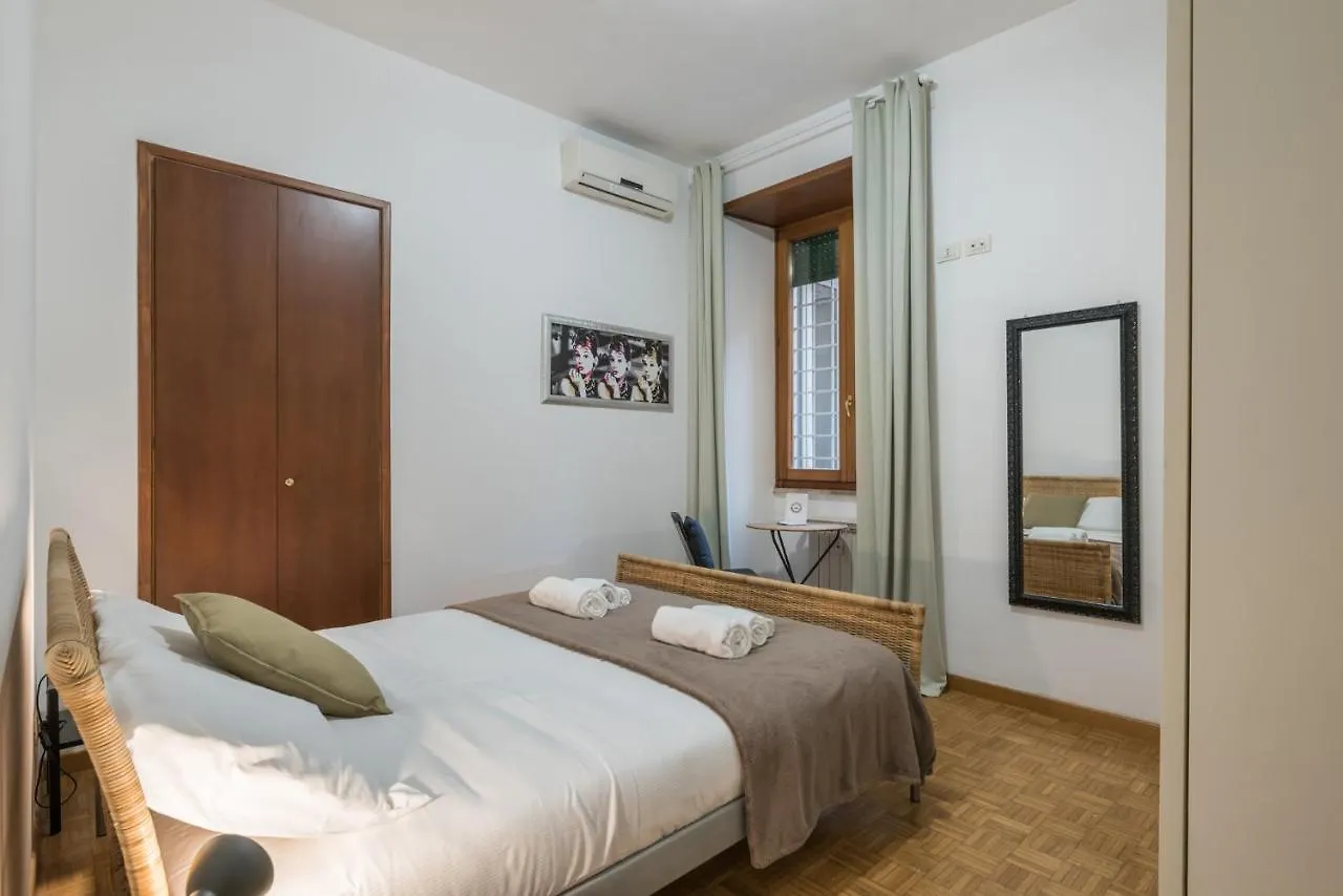 Largo Leopardi Apartment Rome 0*,  Italië