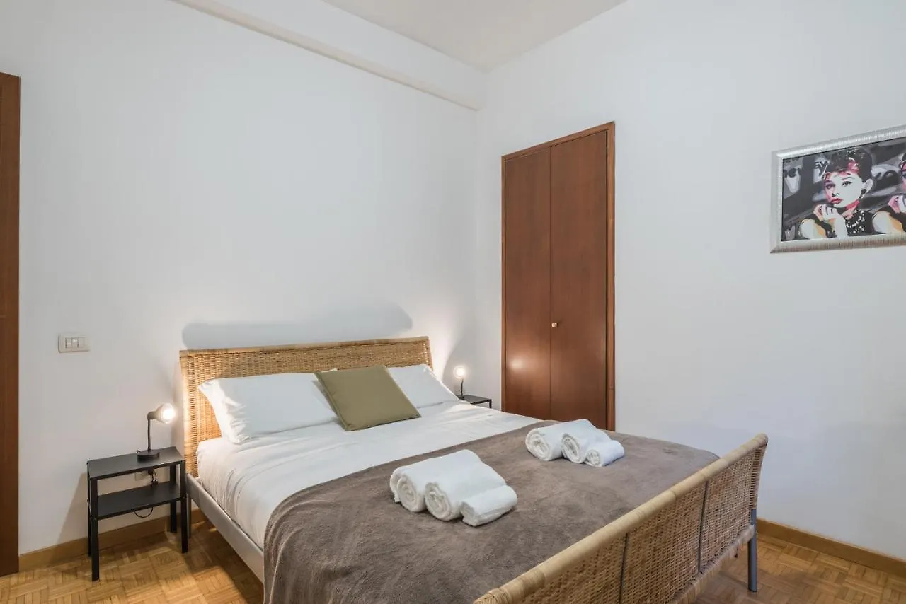 Largo Leopardi Apartment Rome